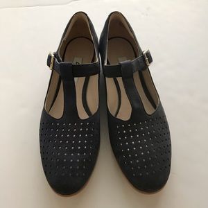 NWOB Clarks Navy Hotel Vibe Suede Perforated Shoes